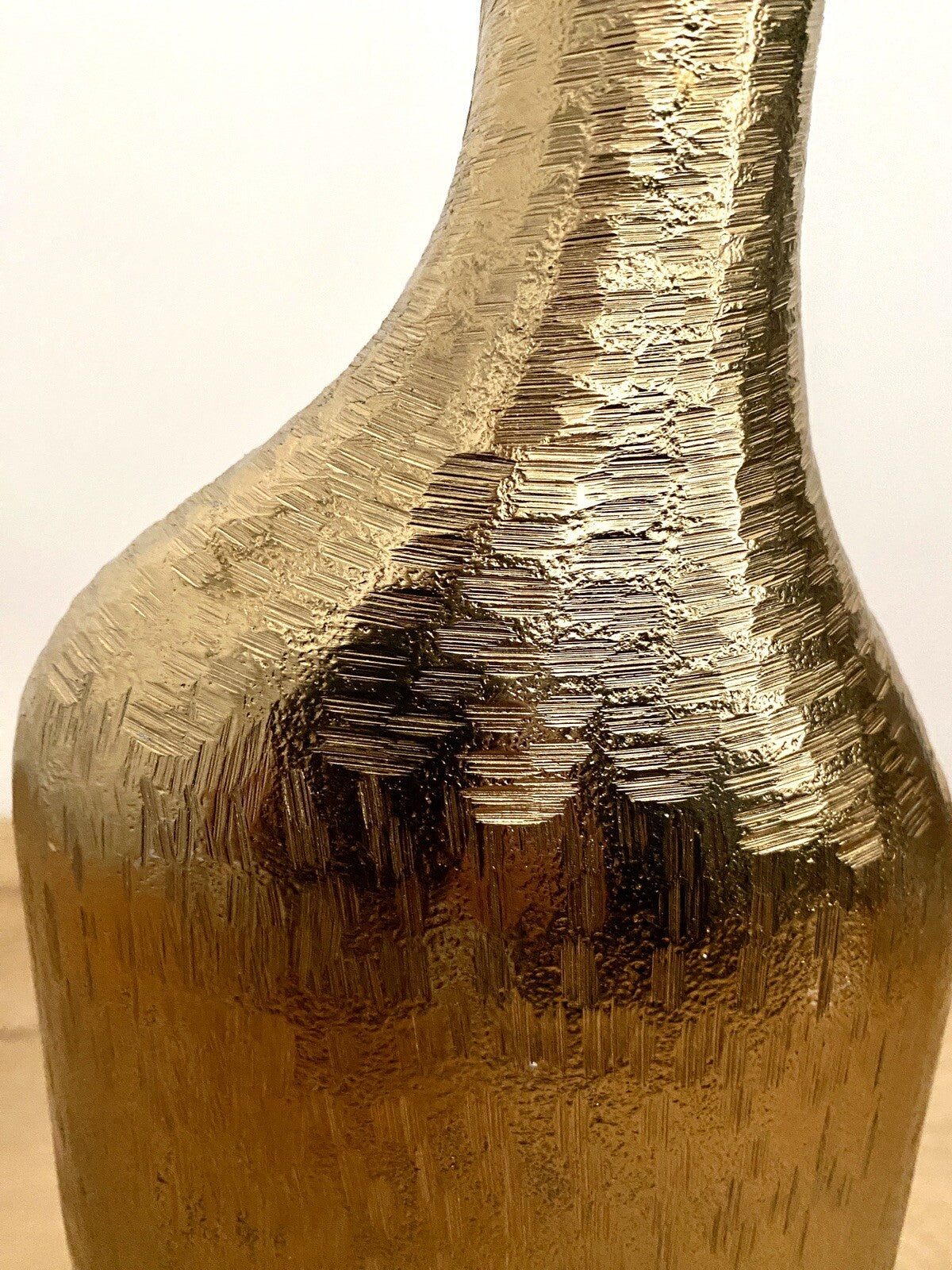 Kaheku moderne Metall Vase ABIUS NEU Strukturiert Gold 39 cm Hoch