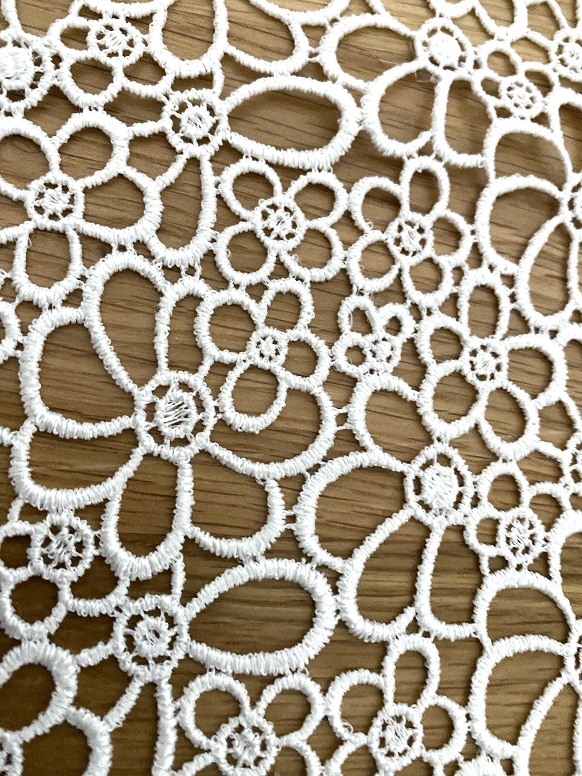 Otto Dotzauer Edeles Tischband NEU Blütendesign Plauener Spitze Ecru 25x150 cm