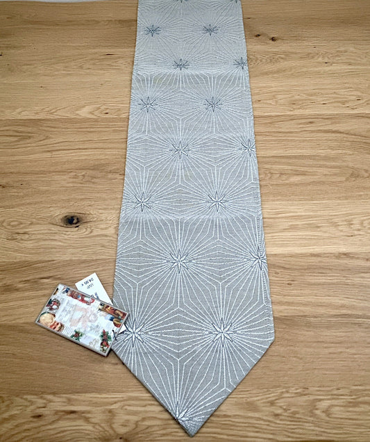Apelt Jaquard Weihnachts-Tischband Sterne Grau Silber 21x175cm