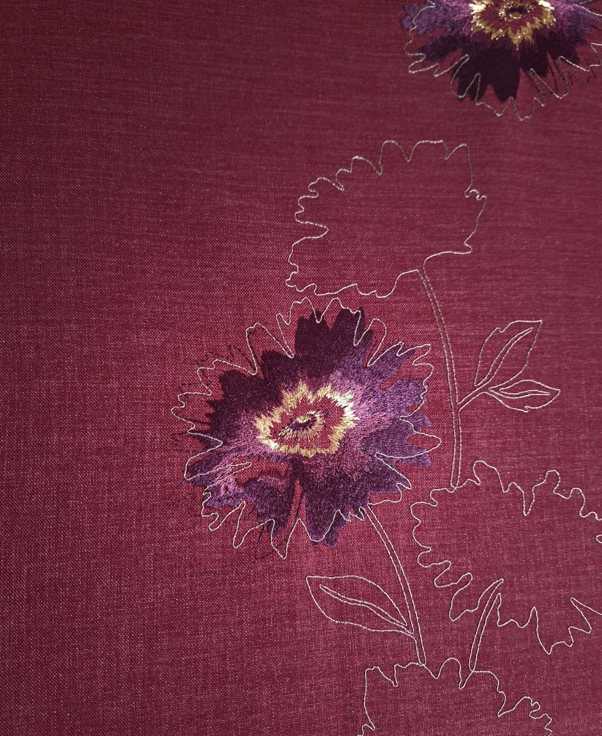 Sander Bestickter Tischläufer Flower Broschüre Weinrot Gold 50x150cm