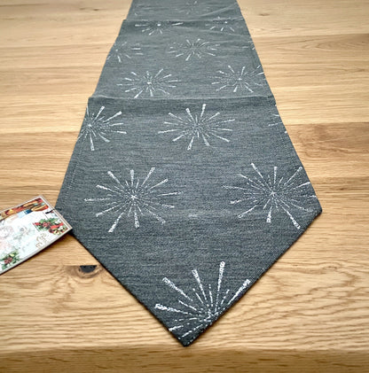 Apelt Jaquard Weihnachts-Tischband Sterne Anthrazit Silber 21x175cm