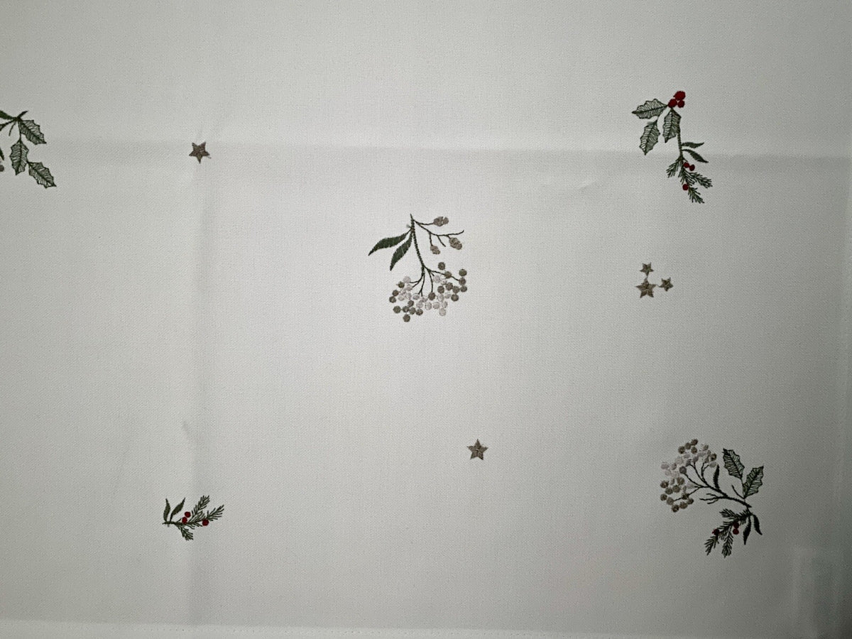 Sander bestickter Weihnachts-Läufer WINTER DREAM Zweige Ecru Grün Gold 50x150cm
