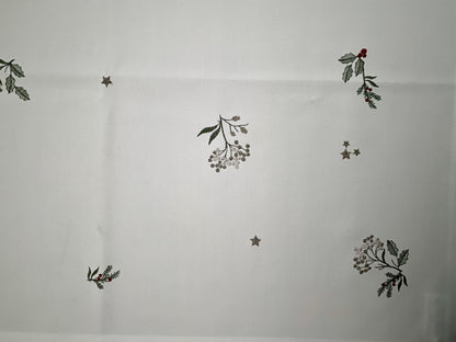 Sander bestickter Weihnachts-Läufer WINTER DREAM Zweige Ecru Grün Gold 50x150cm