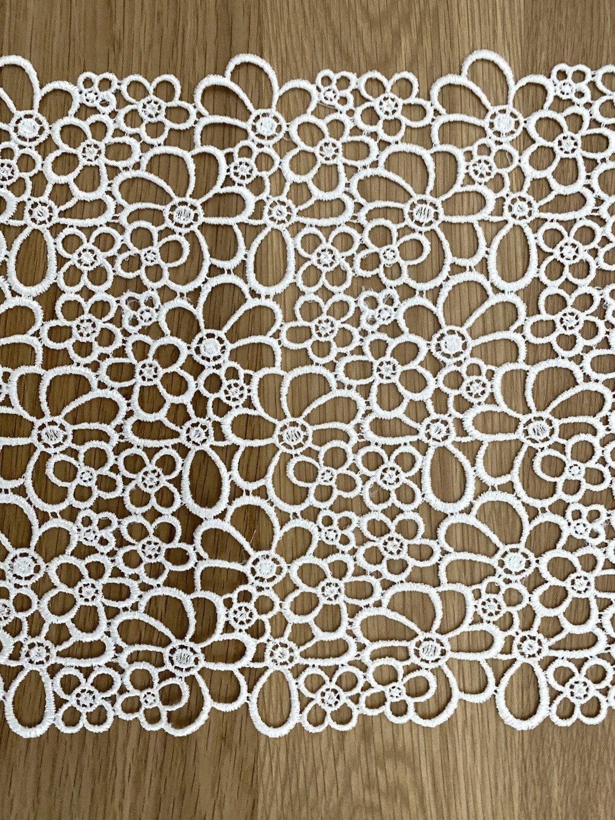 Otto Dotzauer Edeles Tischband NEU Blütendesign Plauener Spitze Ecru 25x150 cm