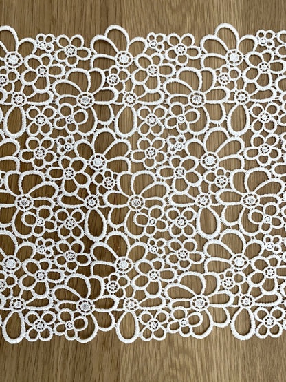 Otto Dotzauer Edeles Tischband NEU Blütendesign Plauener Spitze Ecru 25x150 cm