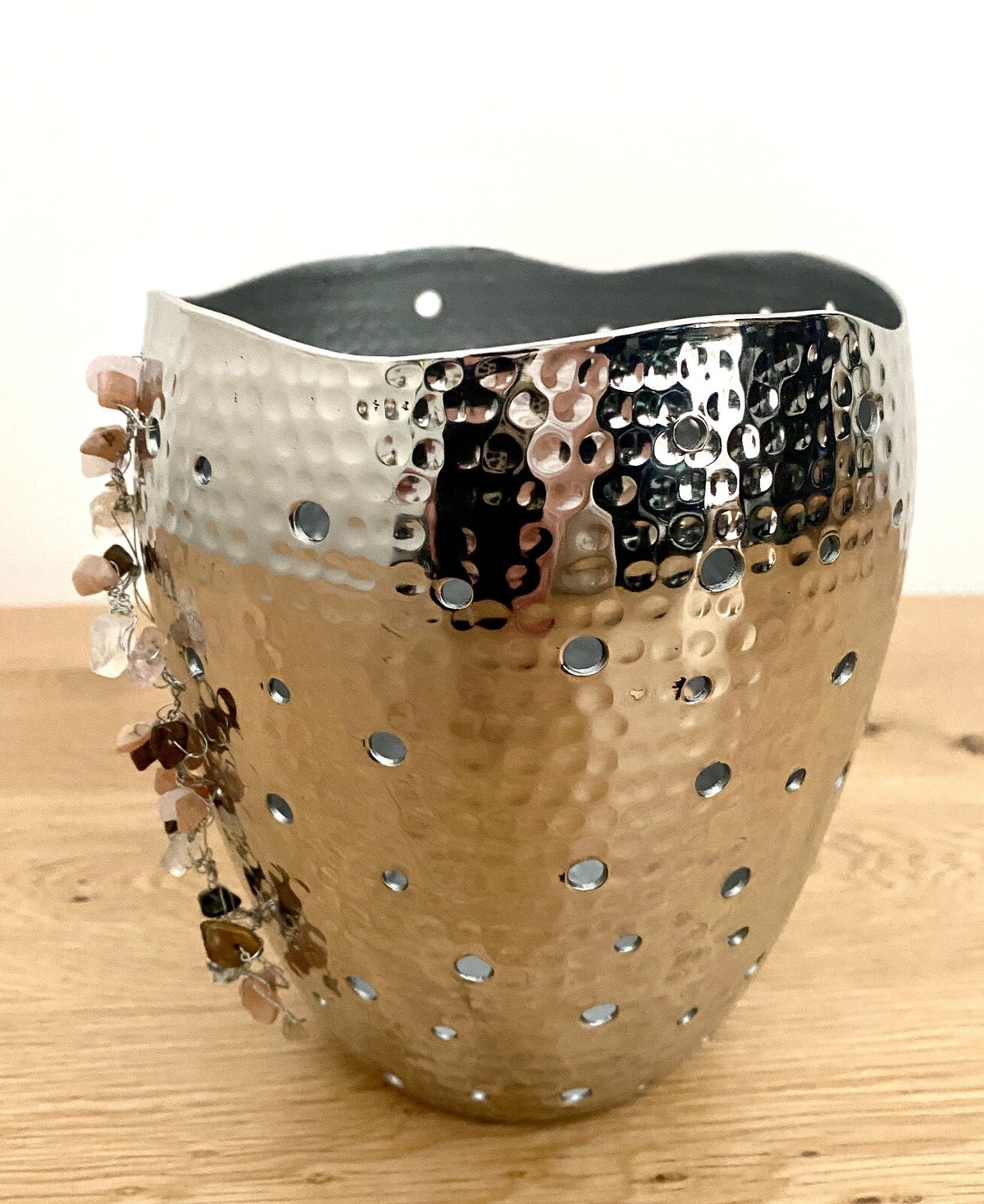 Raumstil Design Windlicht NEU Vernickelt Gehämmert Natursteinsplitter 15cm Hoch