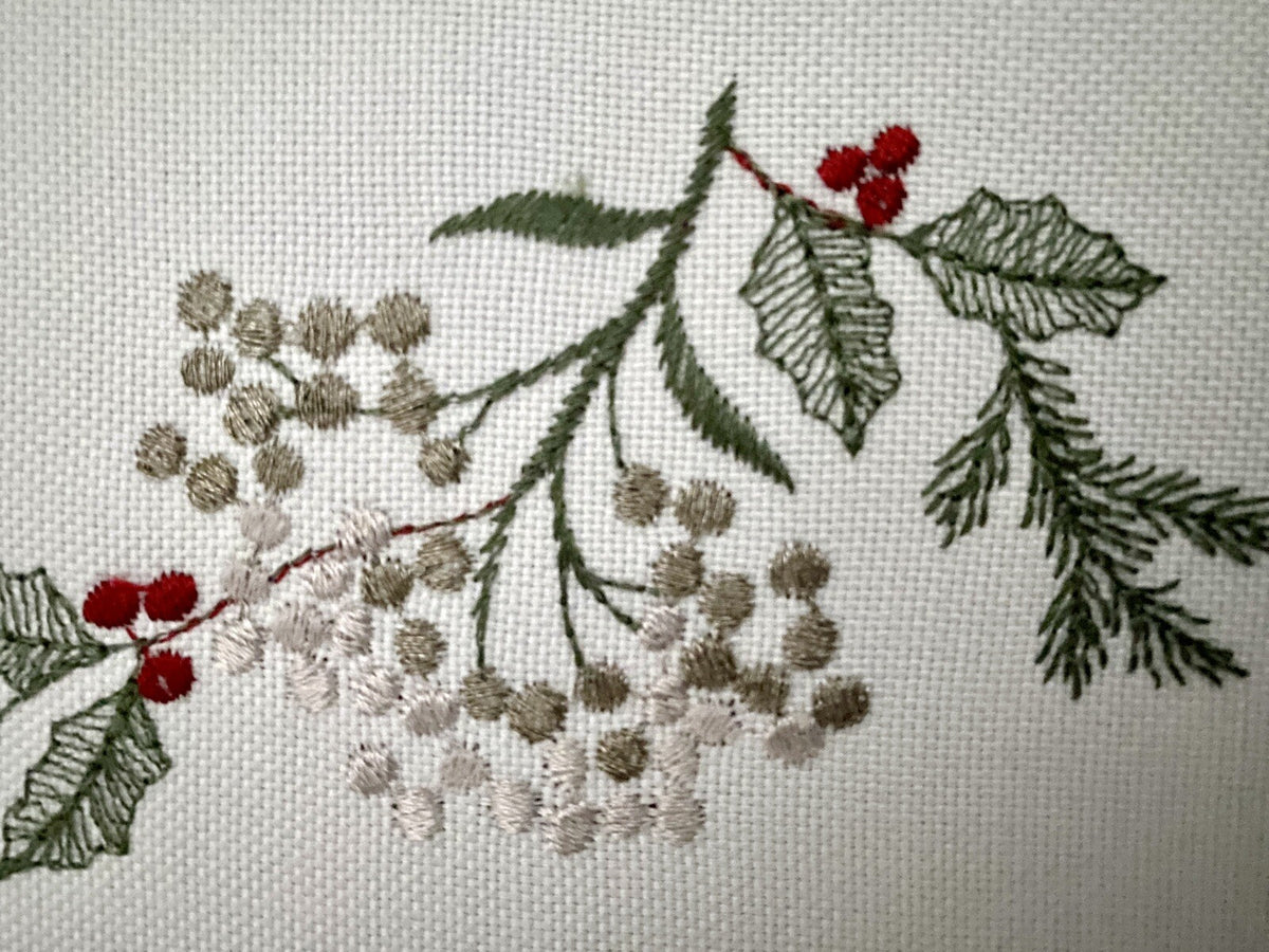 Sander bestickter Weihnachts-Läufer WINTER DREAM Zweige Ecru Grün Gold 50x150cm