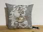 Apelt Weihnachts- Kissenhülle Kugeln Zapfen Grau Weiß Gold 49x49cm