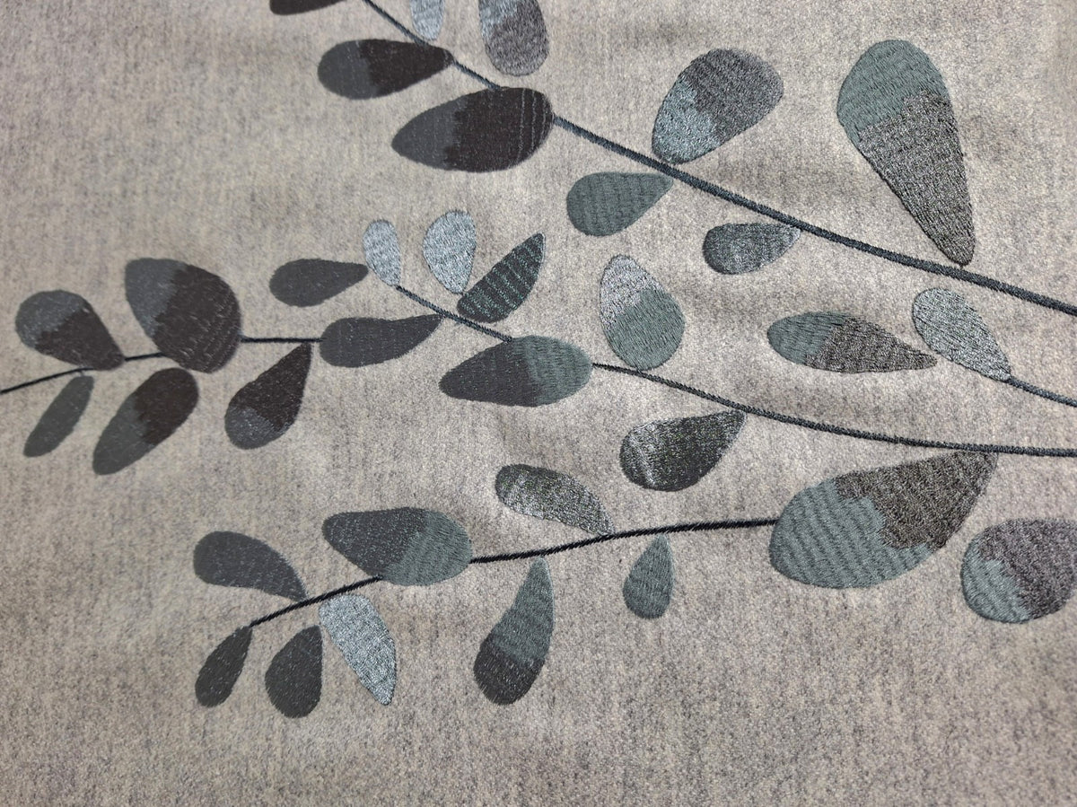Sander Filz Tischläufer Myrte Eukalyptus Blattstickerei Grau Eisblau 49 X 134 cm