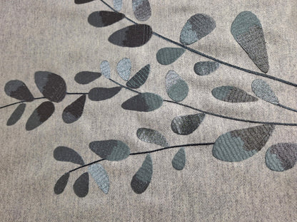 Sander Filz Tischläufer Myrte Eukalyptus Blattstickerei Grau Eisblau 49 X 134 cm