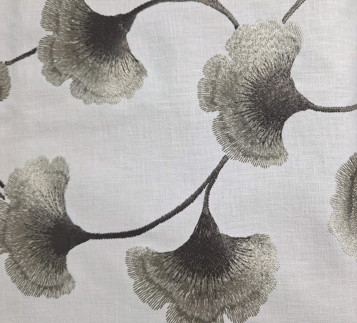 Sander moderner Tischläufer Ginkgo NEU Bestickt Natur Grau 50x140cm